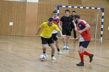 Соревнования по футболу