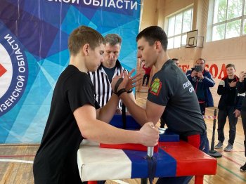 Межрегиональный турнир по армрестлингу.