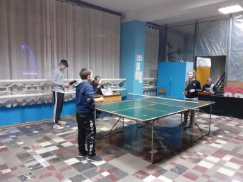 Соревнования по настольному теннису.