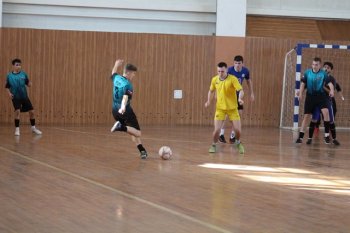 Соревнования по футболу